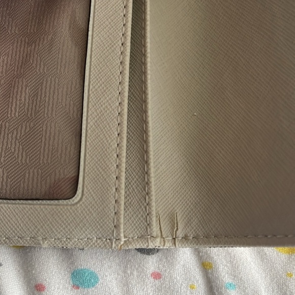 Michael Kors wallet - Picture 9 of 16